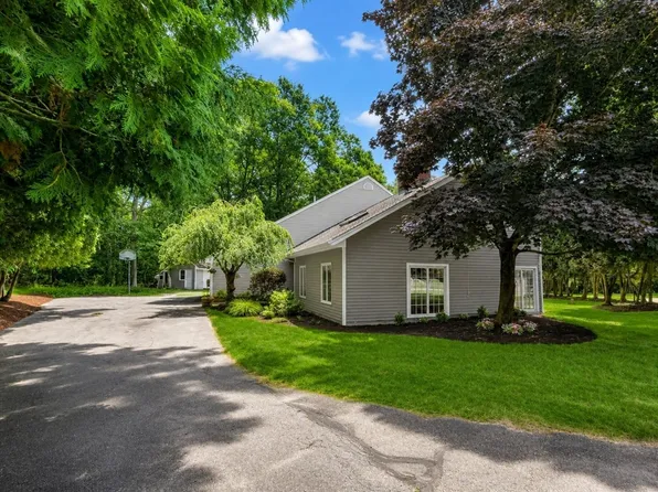 4 Turner Ln, North Easton, MA 02356