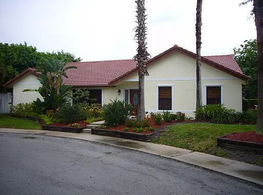 3 bed, 2.5 bath, 1915 sqft, $6,200 — Photo 1