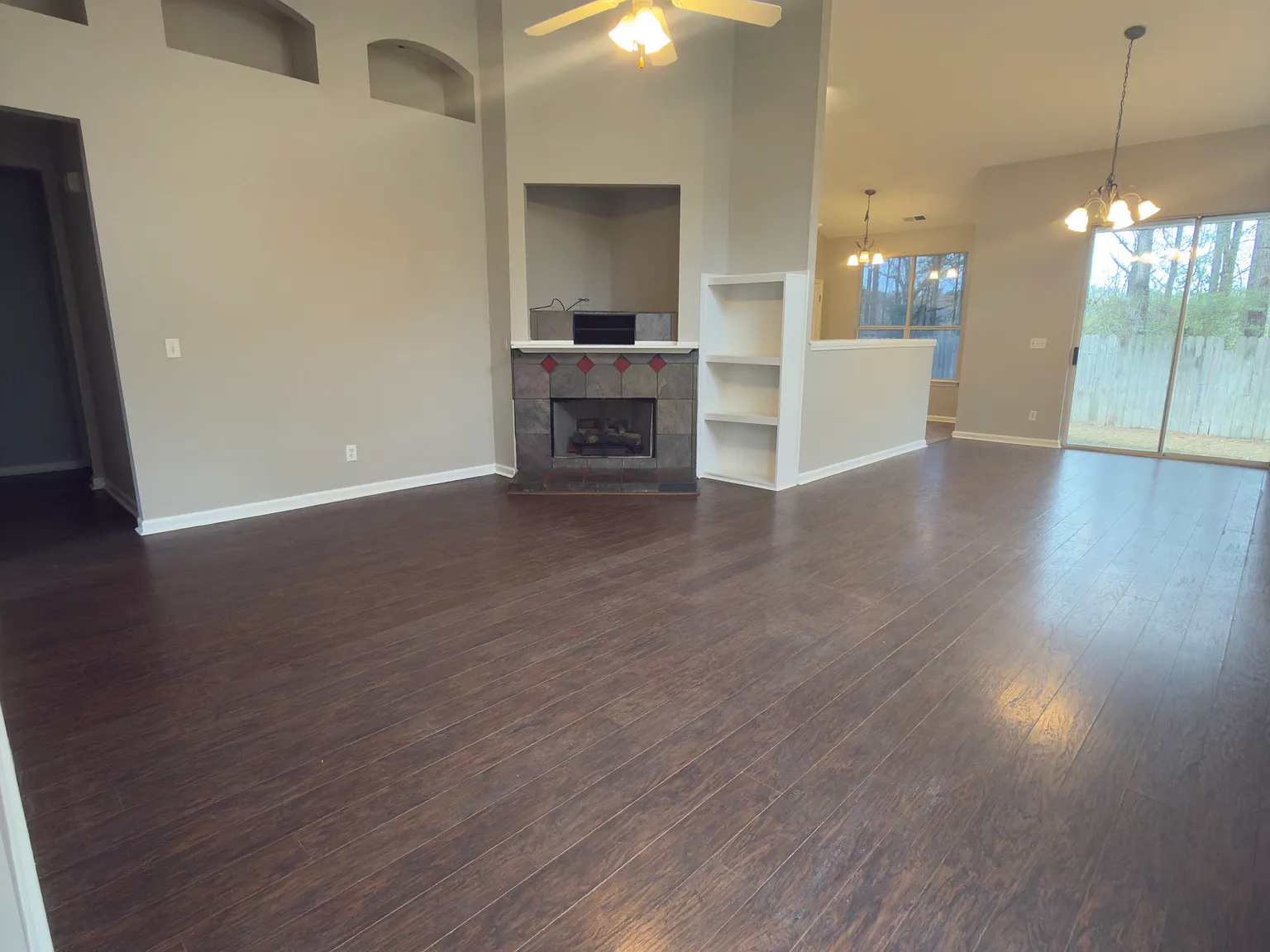 108 Gardenside Dr — Photo 2
