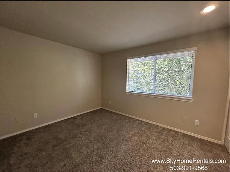 2180 Maplewood Dr S — Photo 15