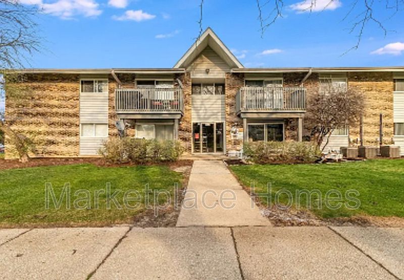 1st image of 16W465 Mockingbird Ln #25207