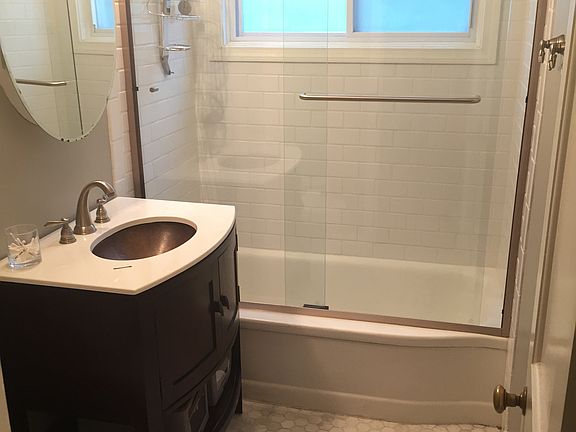 4th image of 5300 W 71st St