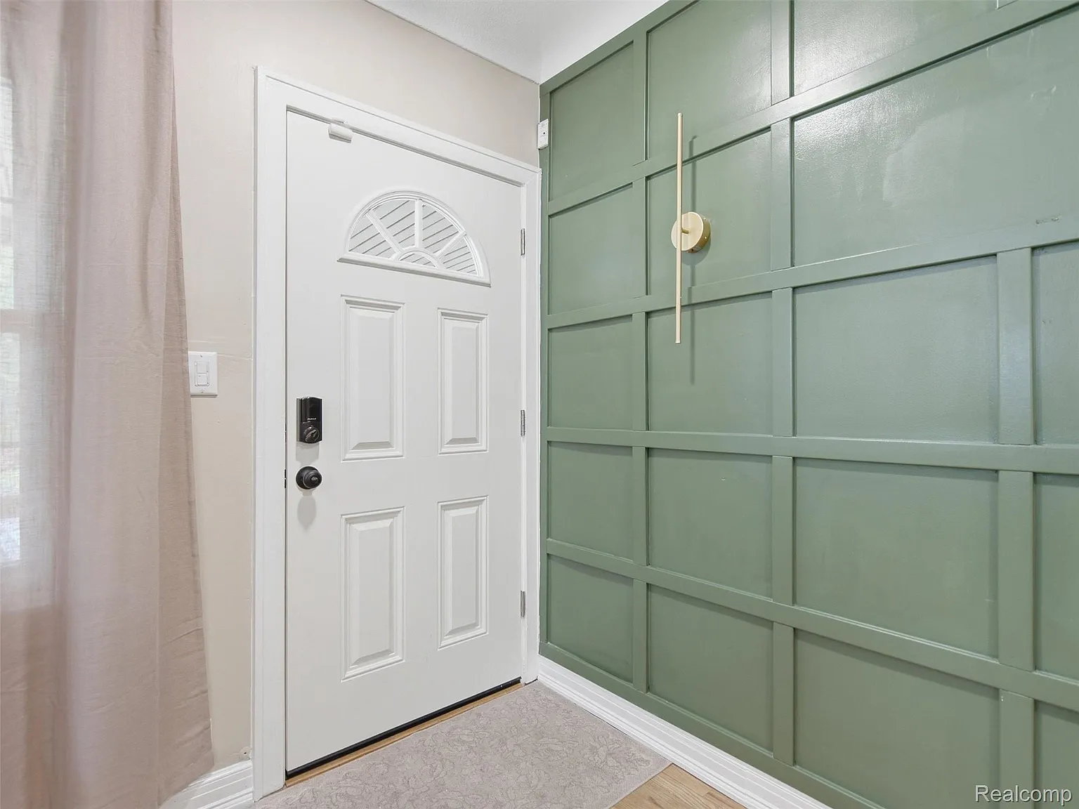 3 bed, 2.0 bath, 2021 sqft, $2,800 — Photo 4