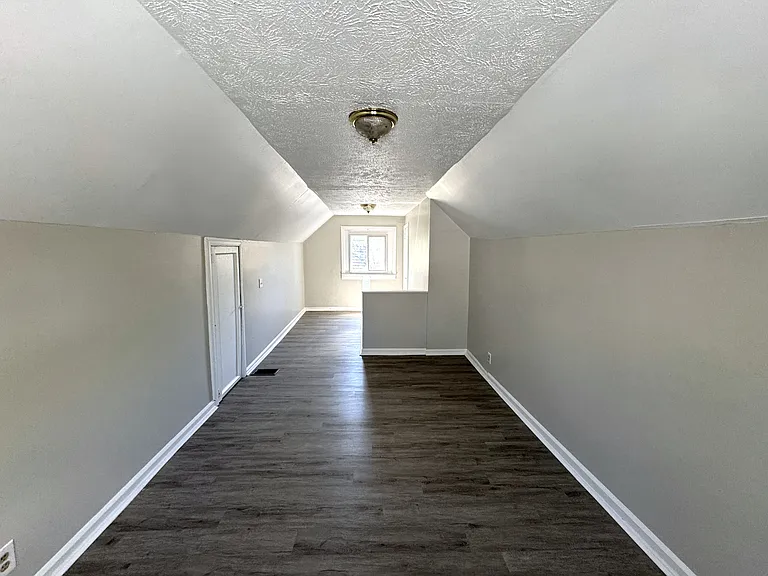 3905 Millersville Dr — Photo 10