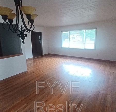 4th image of 6808 Glenallen Ave