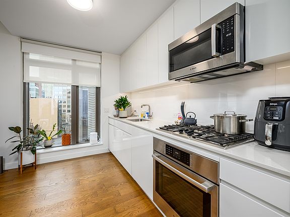 5th image of 99 Hudson St #400
