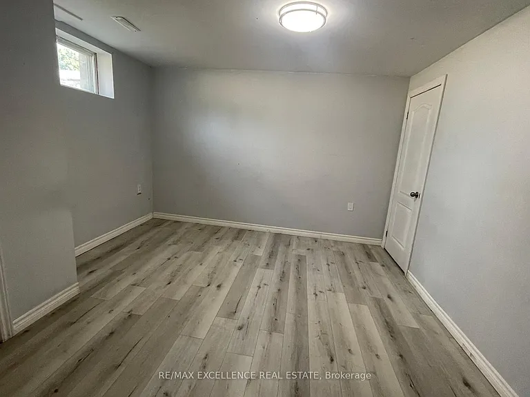 1595 Borden St — Photo 9