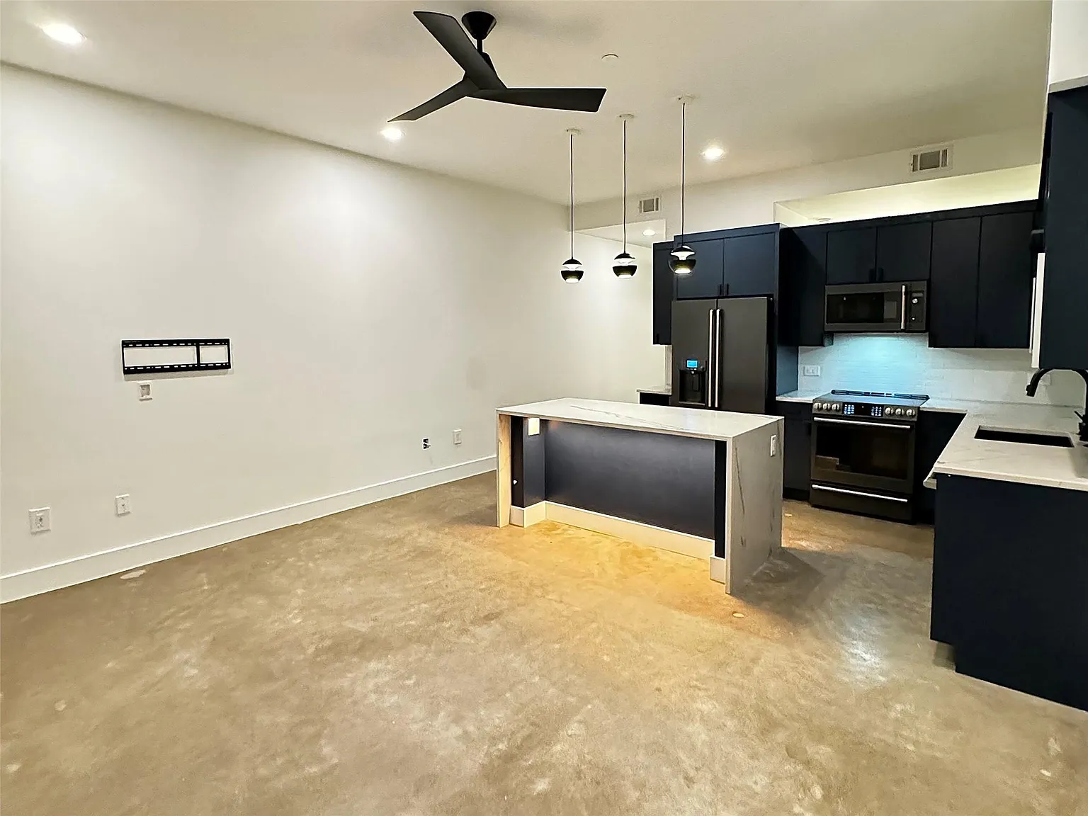 1 bed, 1.0 bath, 693 sqft, $2,499 — Photo 3
