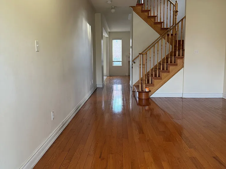 4628 Sandford Farm Dr — Photo 4