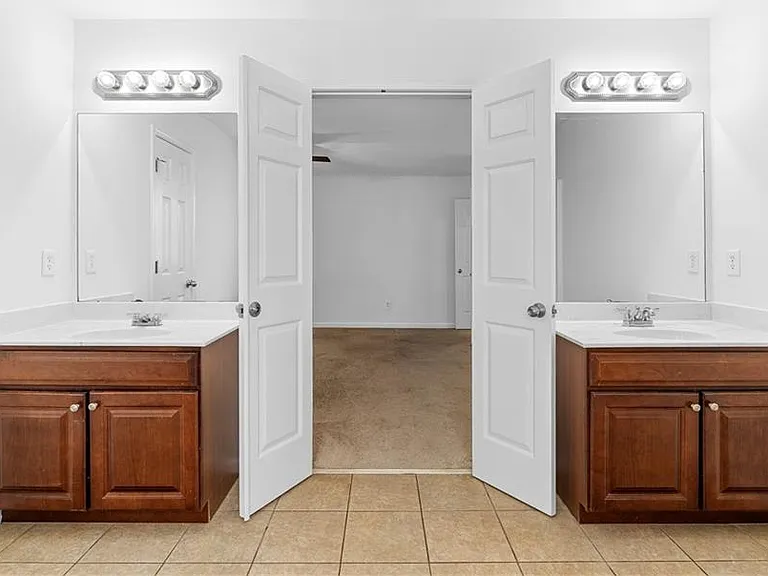 80 Castle Ct — Photo 22