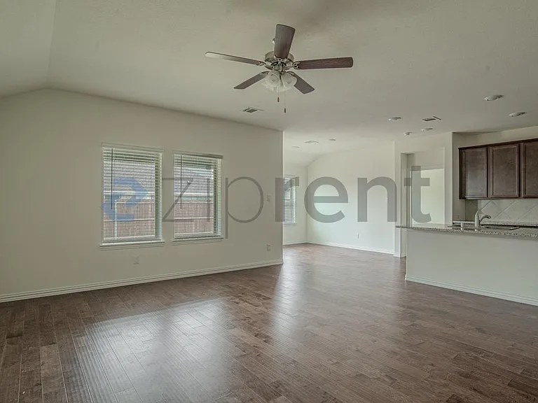 3412 Riverlawn Dr — Photo 6