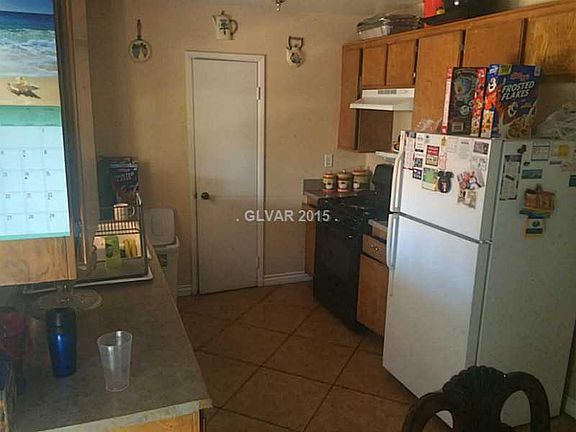 3rd image of 852 Oakcreek St