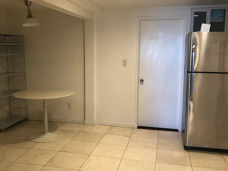 737 Peru Ave #B — Photo 5