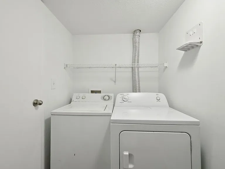 Somerset Place Apartments — Photo 43