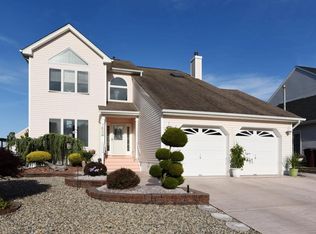 29 Toppinglift Dr, Bayville, NJ 08721