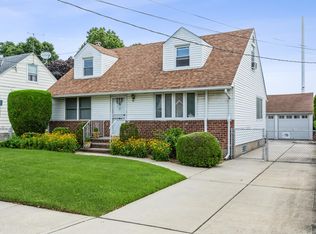 75 Edwards Pl, Valley Stream, NY 11580