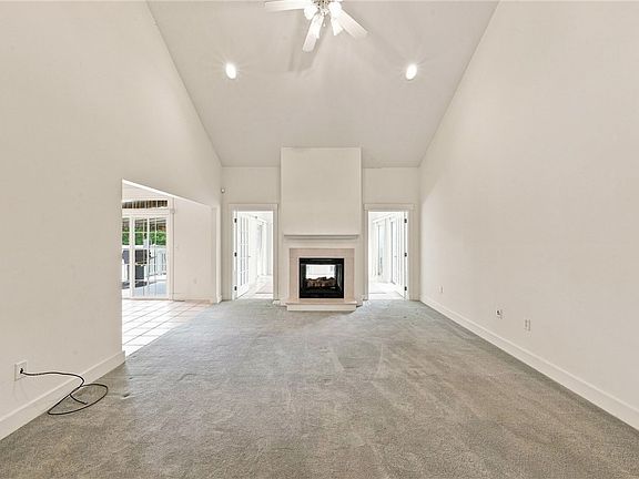 5th image of 265 Berkeley Way