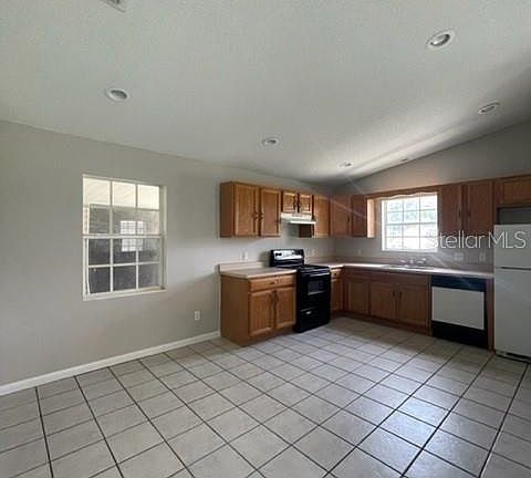 3rd image of 40 Jefferson Rd