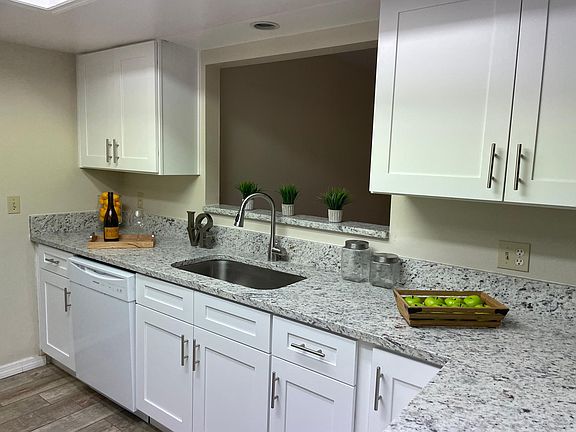 5th image of 1280 Voyager St