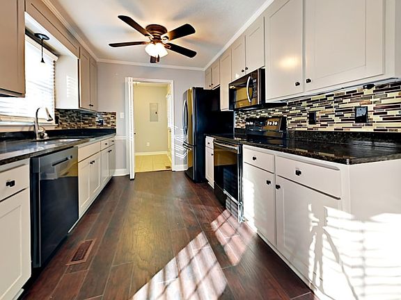4th image of 4833 Copperfield Dr