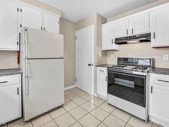 3rd image of 15507 Raymond St