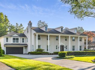 56 Oxford Rd, Grosse Pointe Shores, MI 48236