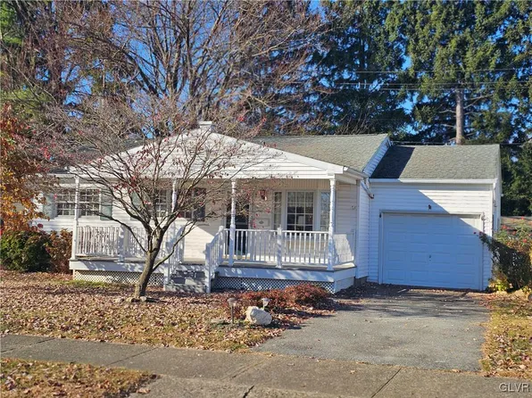 2315 Fleur Ln, Bethlehem, PA 18018