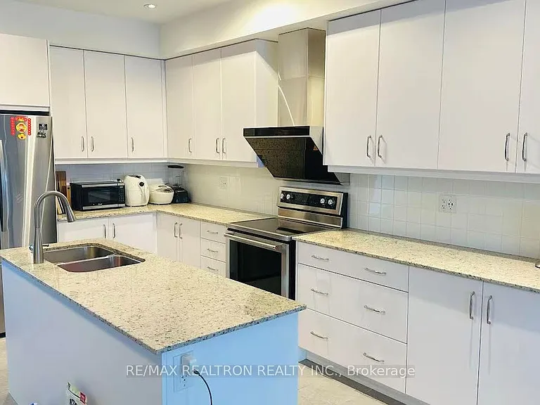 172 Elgin Mills Rd W — Photo 5