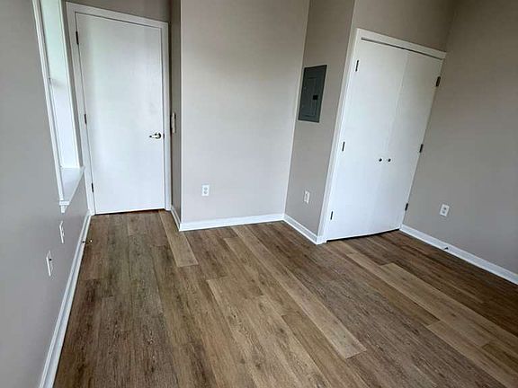 5th image of 304 Ege Ave