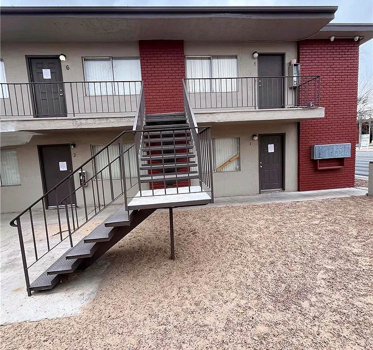 1121 E Desert Inn Rd #2