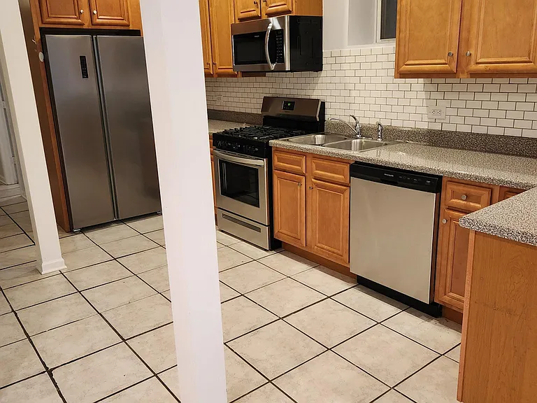 1542 N Talman Ave #1 — Photo 5