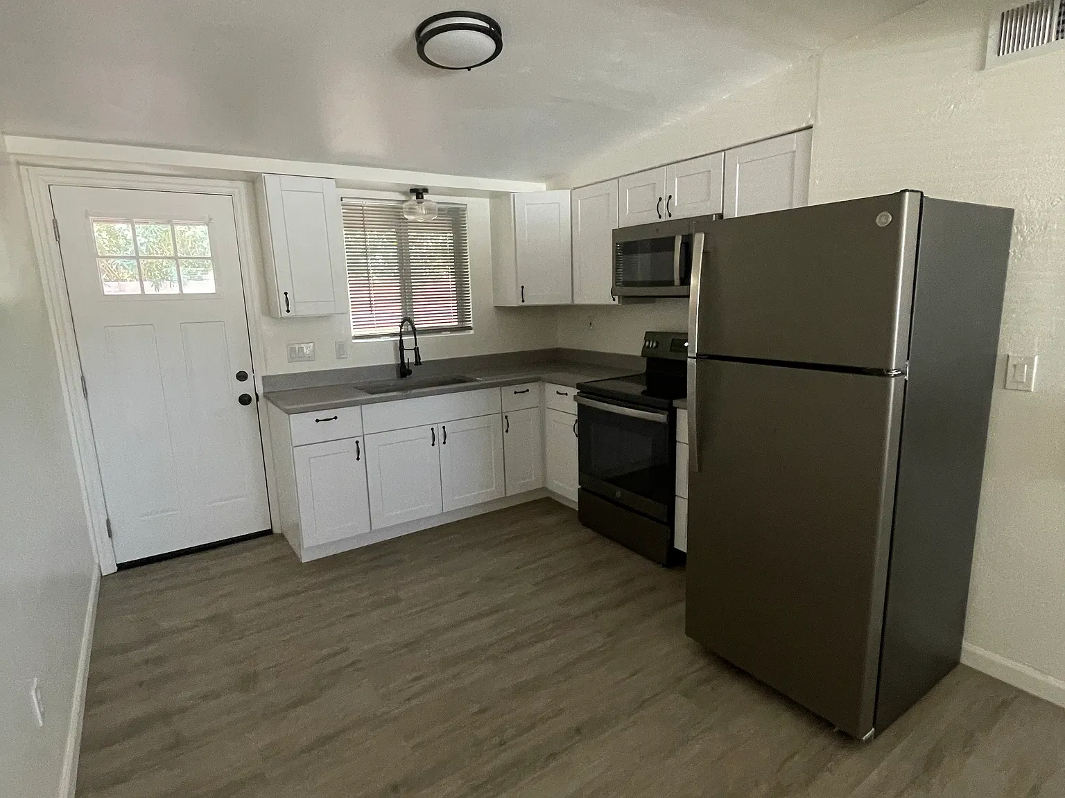 3406 E Glenn St — Photo 1