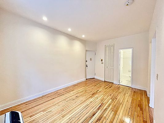3rd image of 328 E 95th St APT 1B