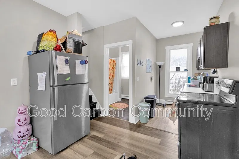 4 bed, 1.0 bath, $1,695 — Photo 3