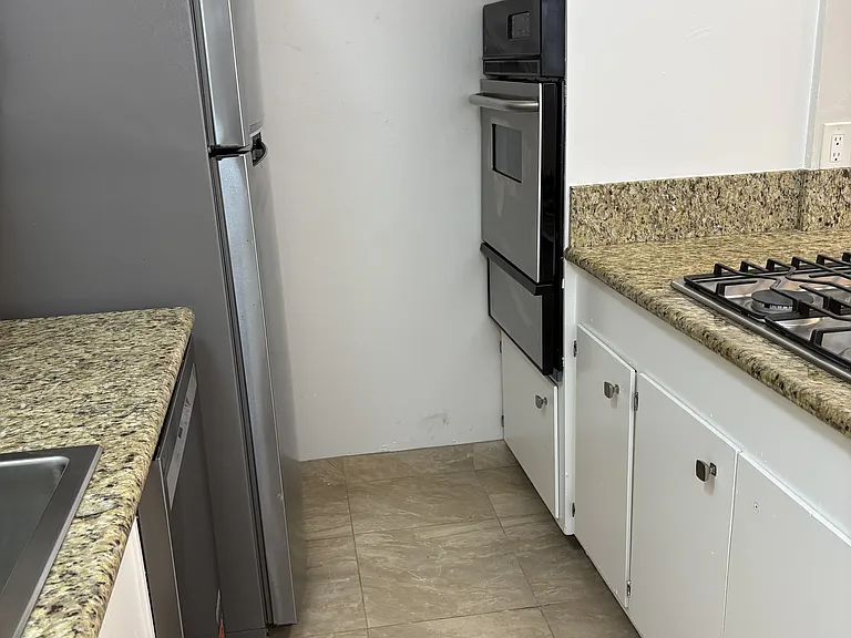 909 Georgia St #1 — Photo 7