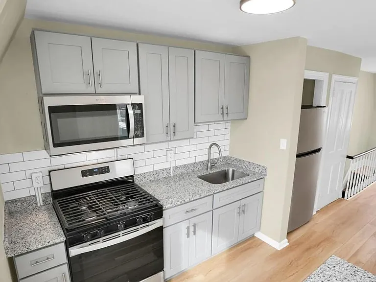 413 Gay St #4 — Photo 3
