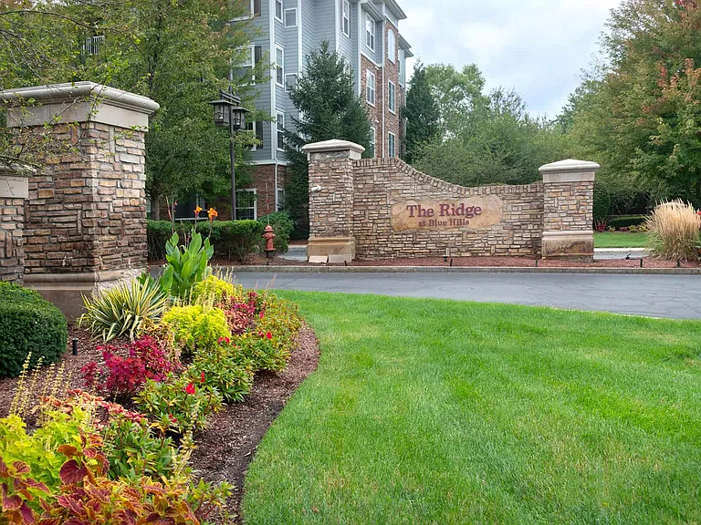 Ridge at Blue Hills — Photo 40