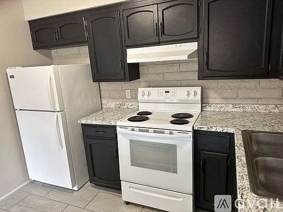 2nd image of 2470 E Warwick Vis #2472