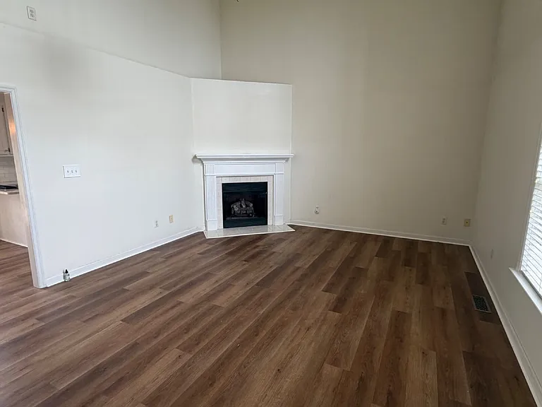 102 N Woodridge Dr — Photo 5