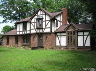 6658 Hazeldell Dr, Temperance, MI 48182