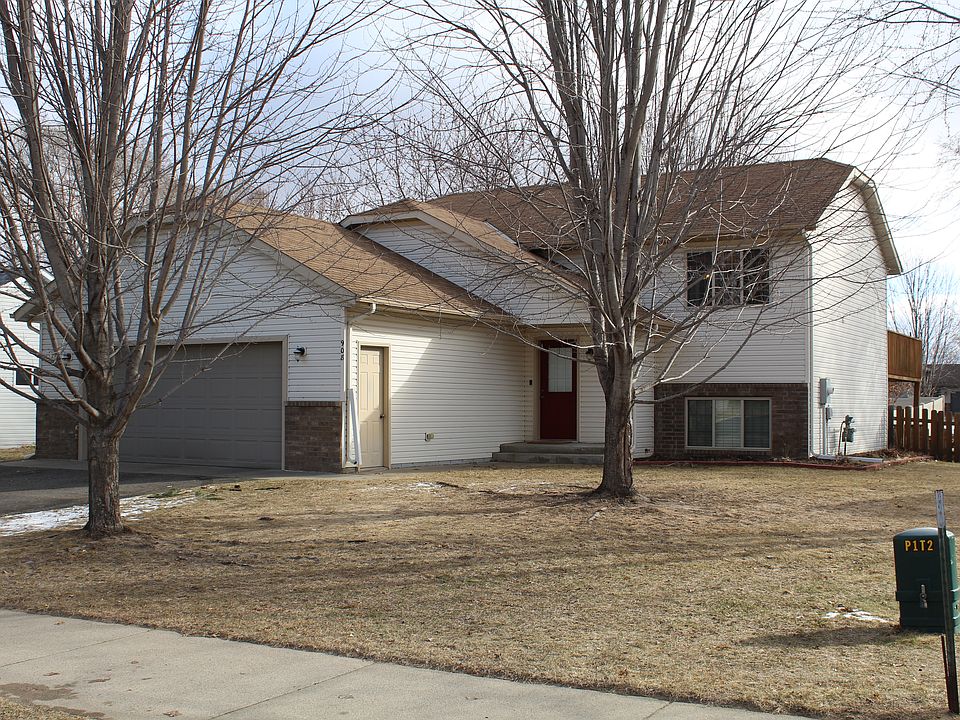 1st image of 908 4th Ave E