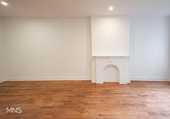 Rented by MNS | media 9