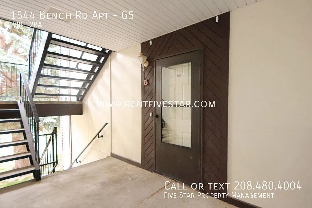 Fantastic 2 Bedroom Apartment with Pool Access! — Photo 2