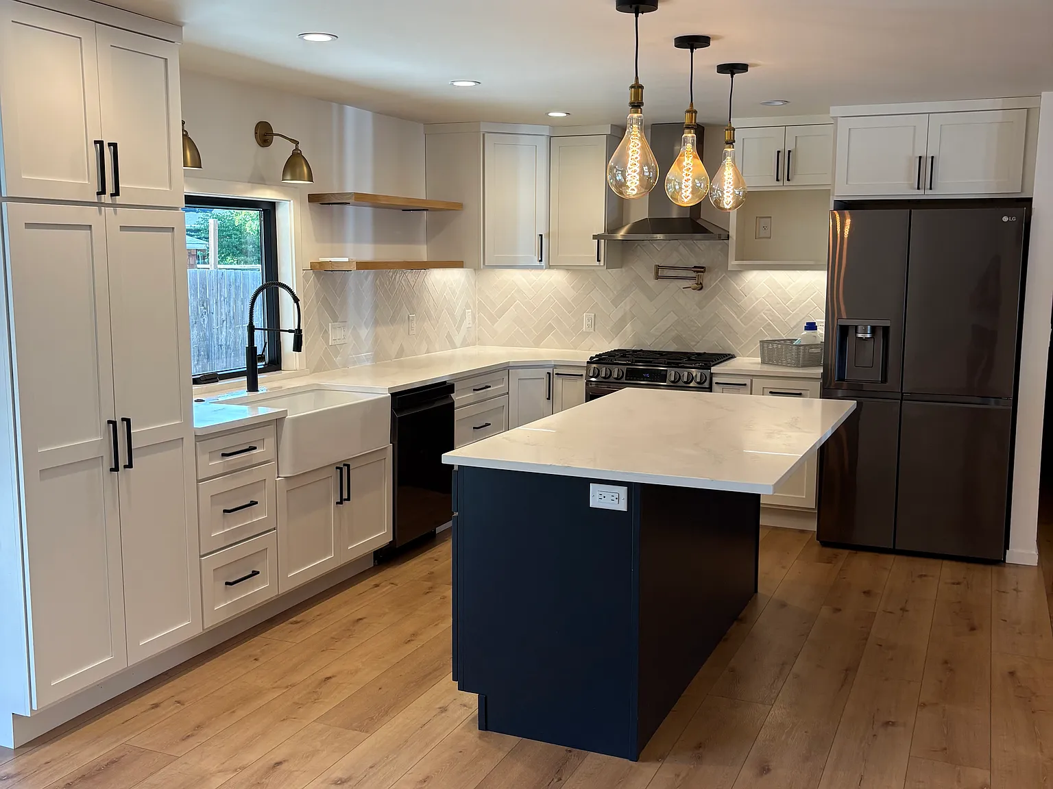 3 bed, 1326 sqft, $3,100 — Photo 2
