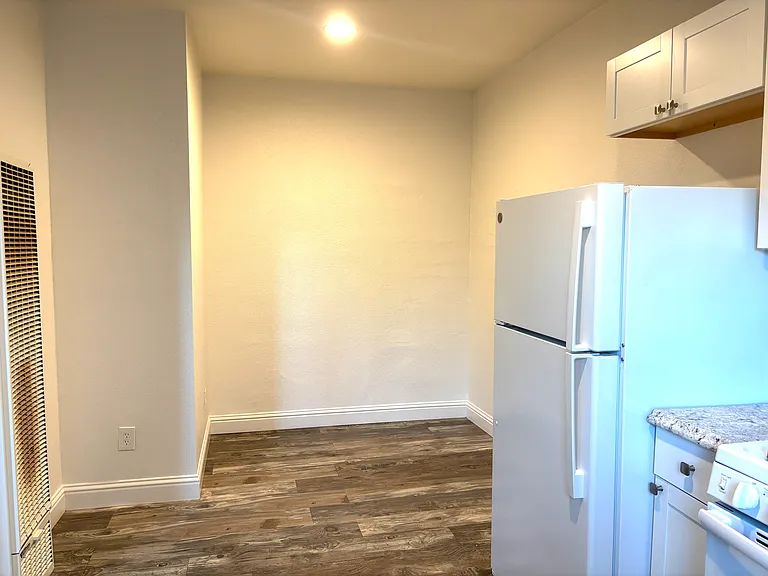 127 E 9th St #135-1/2 — Photo 5