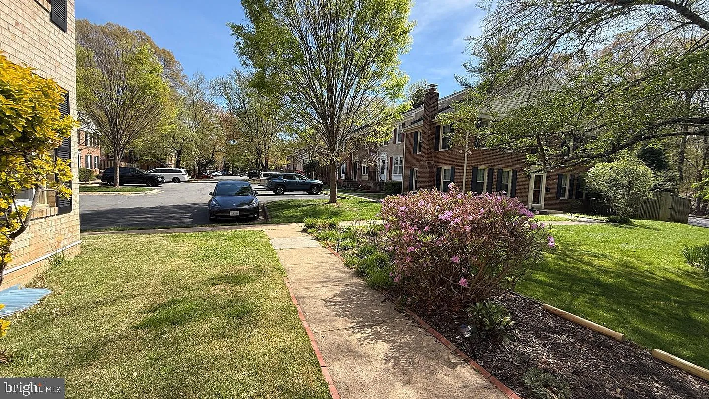 4 bed, 2.5 bath, 2376 sqft, $3,050 — Photo 4