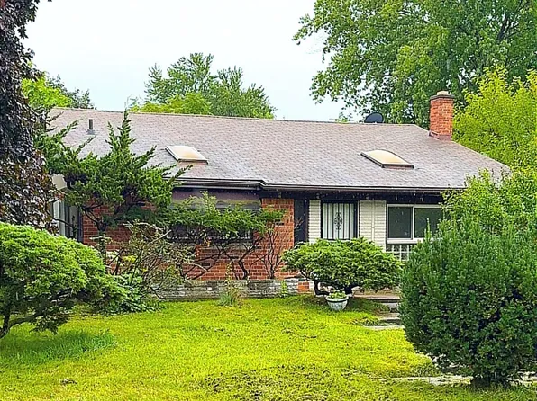 3988 Dill Dr, Waterford, MI 48329