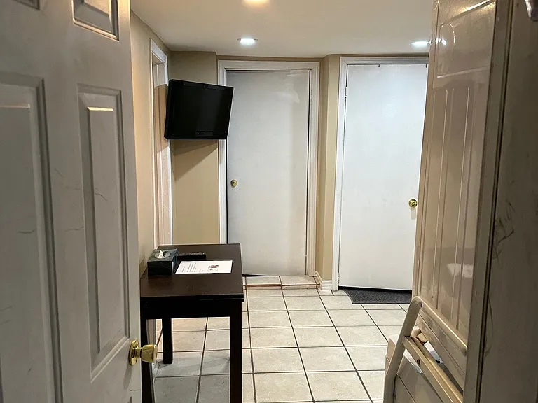 222 Combe Ave #2 — Photo 5