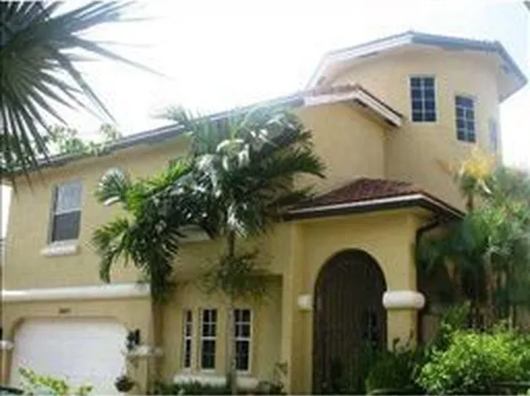 12471 SW 1st St, Plantation, FL 33325