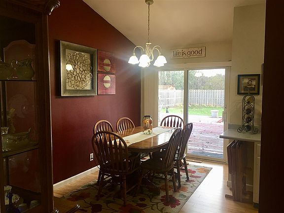 5th image of 414 Sequoia Dr